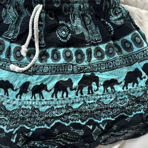 Boho elephant shorts from Thailand - Picture 2 of 3